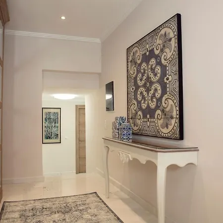 La Apartment *