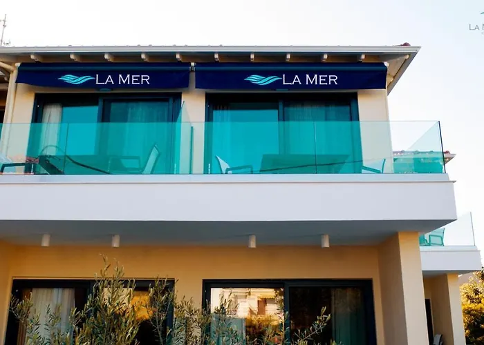 Apartment La *