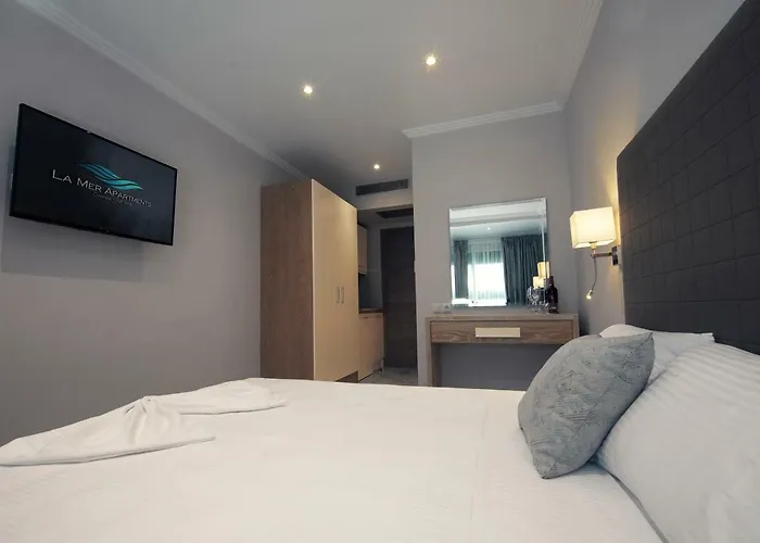 Apartment La *